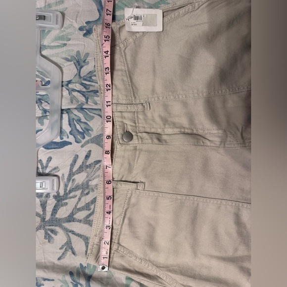 Casual White Tee and Beige Wide-Leg Pants - Picture 6 of 7